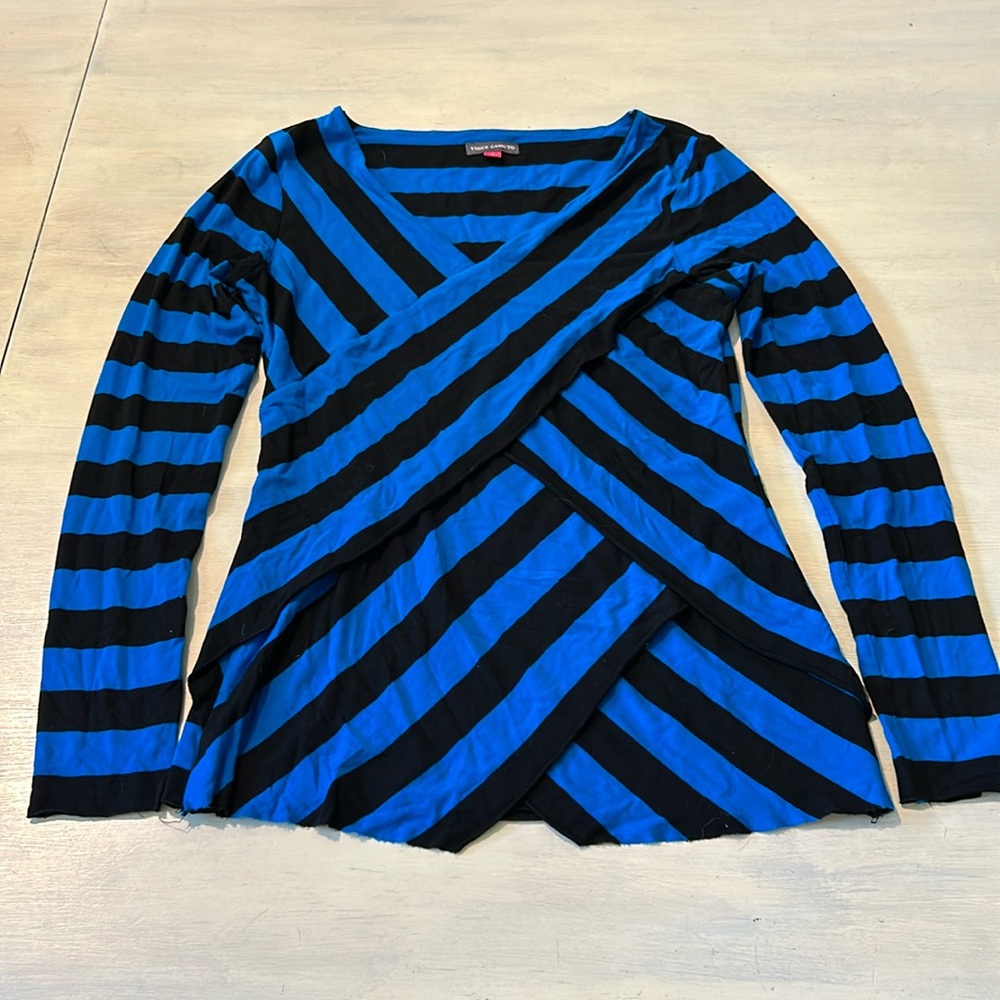Vince Camuto black and blue criss cross long sleeve